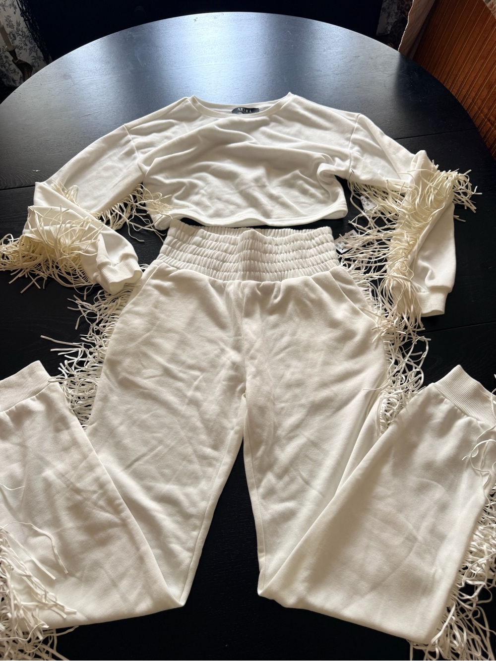 AKIRA White Fringe-Trim Cropped Sweatshirt & High-Rise Joggers Set